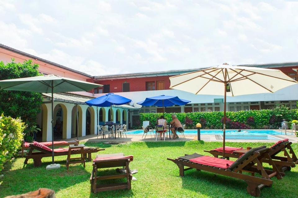 Ranveli Beach Hotel マウントラビニア エクステリア 写真