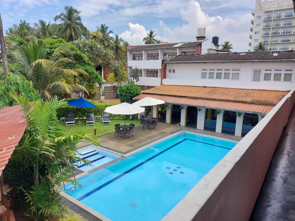 Ranveli Beach Hotel マウントラビニア エクステリア 写真